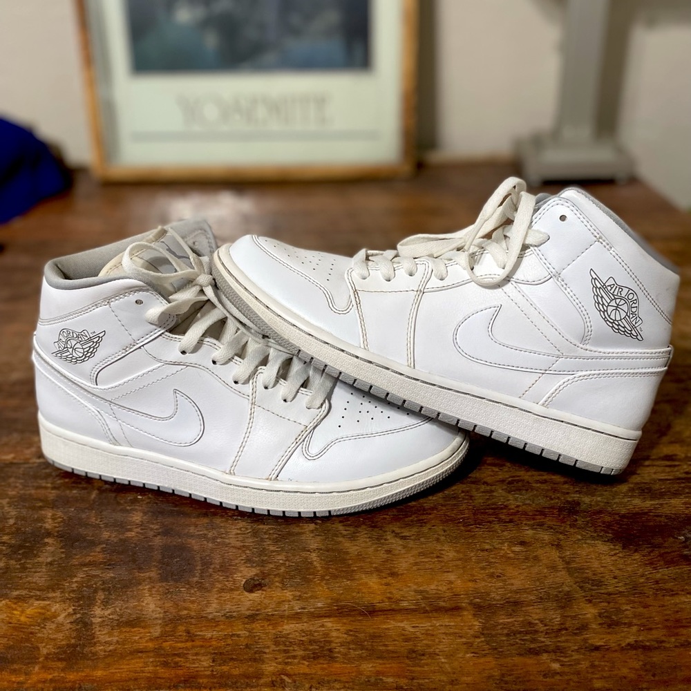 Size 10 Jordan 1 white wolfs